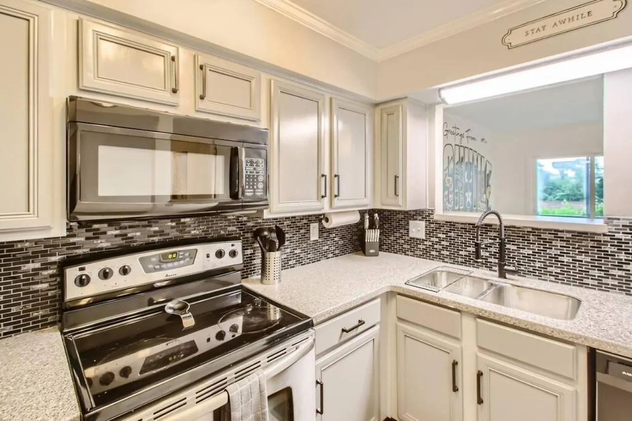 Apartment 4 Bed, 2 Bedroom Plus Pool, Walk To Downtown And Germantown Nashville
